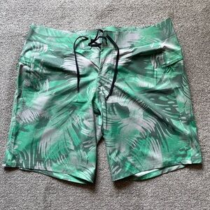 Mens Lululemon Current State 10” Board Shorts Size 36